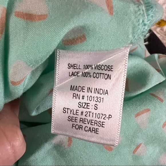 🌸🌸Charlotte Russe size small mint green sleeveless top - Picture 7 of 7